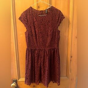 Robe en dentelle bourgogne - taille 6